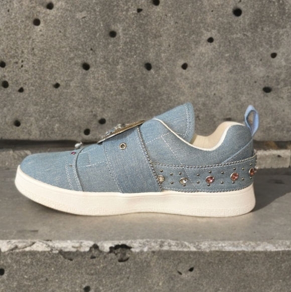 The 'Audra' Women's Sneaker With Decorative Buckle - Denim Sz 9.5-10 - Picture 2 of 5